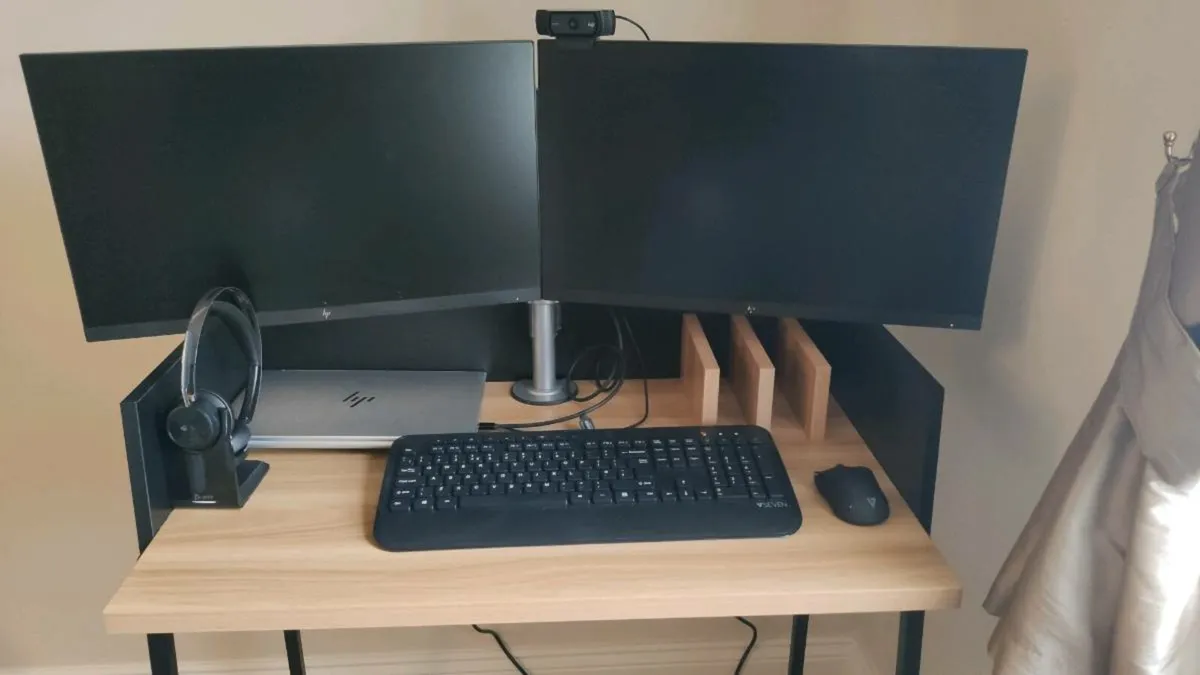 Desk - Image 2