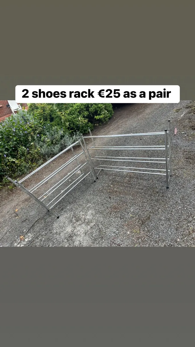 2 extendable shoes racks set €25 - Image 1