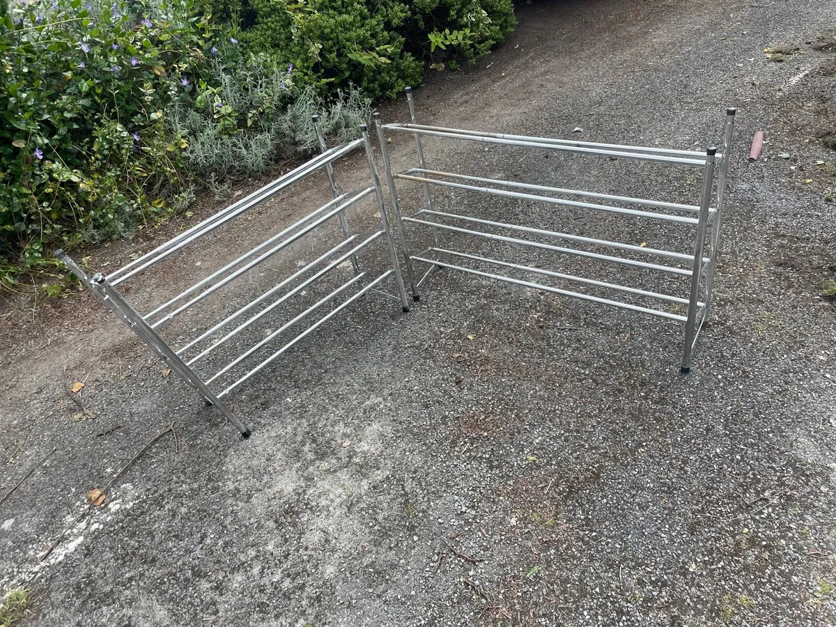 2 extendable shoes racks set €25 - Image 4