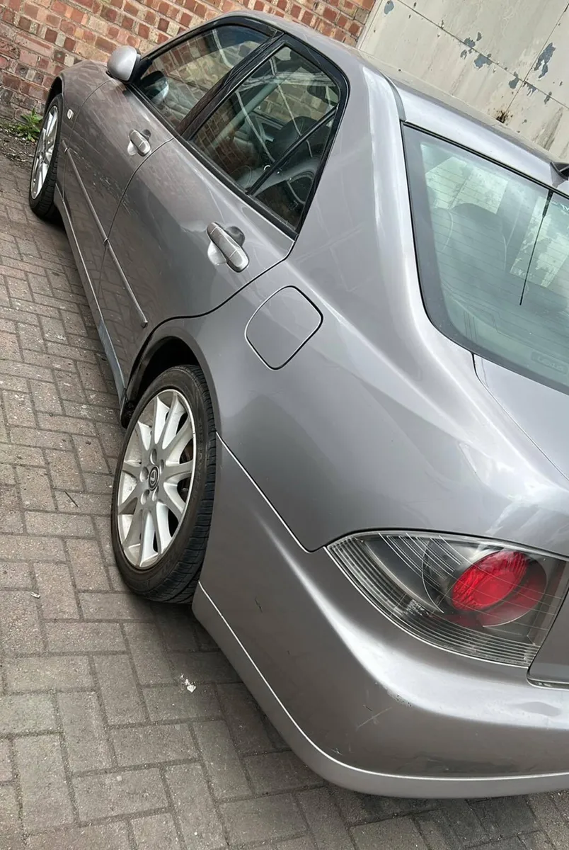 Lexus is 200 LE - Image 3