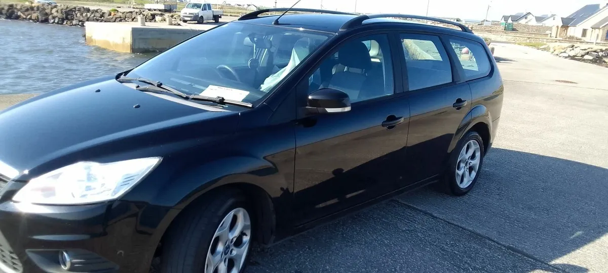 Ford Focus 2010 - Image 2