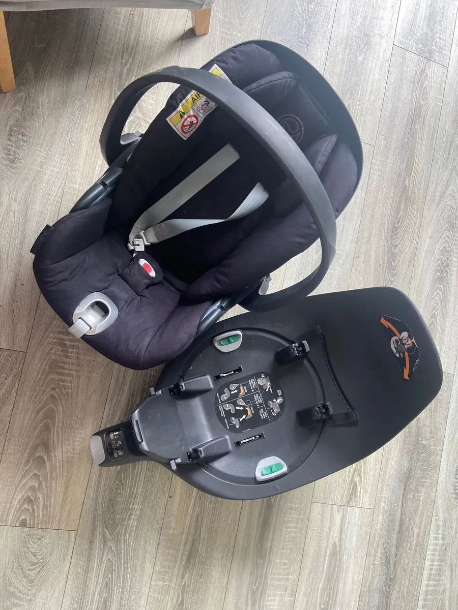 Cybex cloud z and isofix base for sale!!