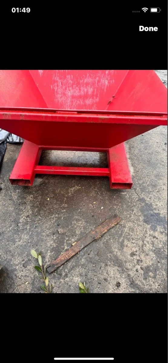 Bag hopper fits onto forklift. Outlet 20inx20ins - Image 2
