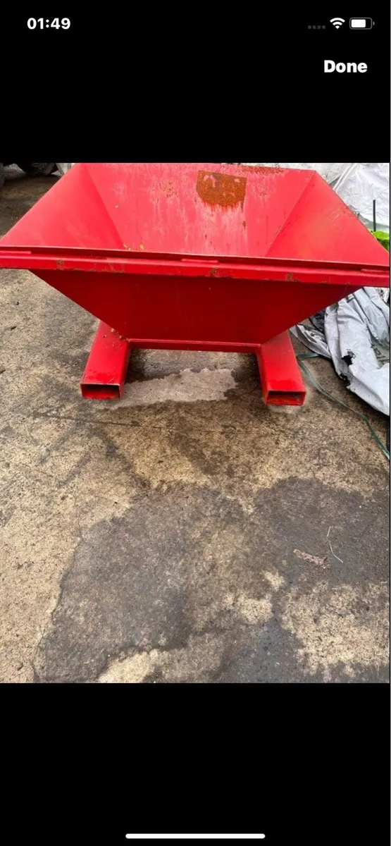 Bag hopper fits onto forklift. Outlet 20inx20ins - Image 4