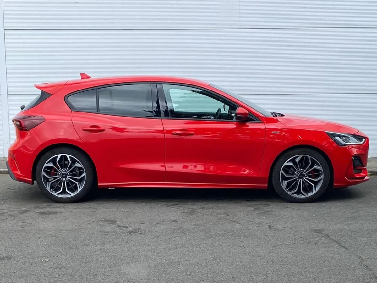 Ford Focus St-line X 1.0l Ecoboost - Image 2
