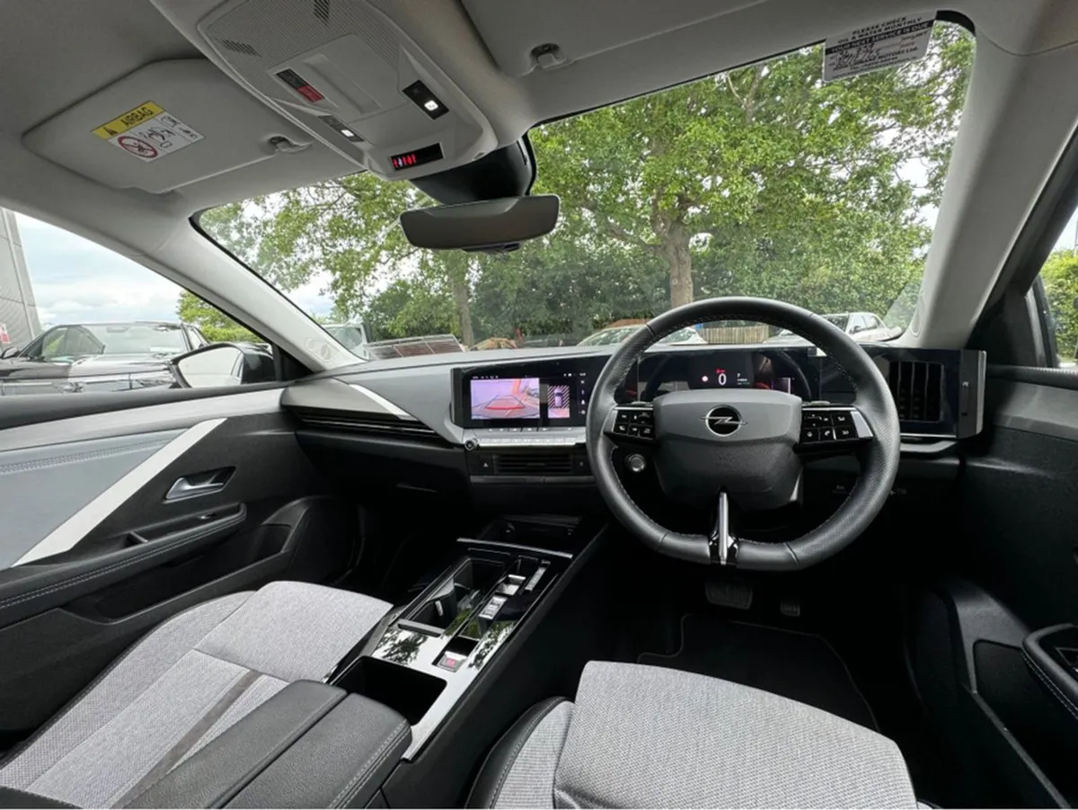 Opel Astra  demo  Elegance 1.6 Phev Auto 5DR - Image 3