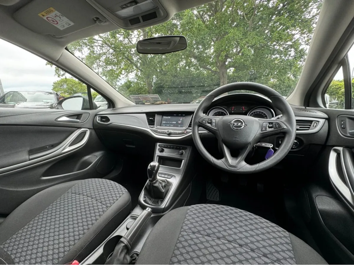 Opel Astra SC 1.0 Turbo 105PS 5DR - Image 3