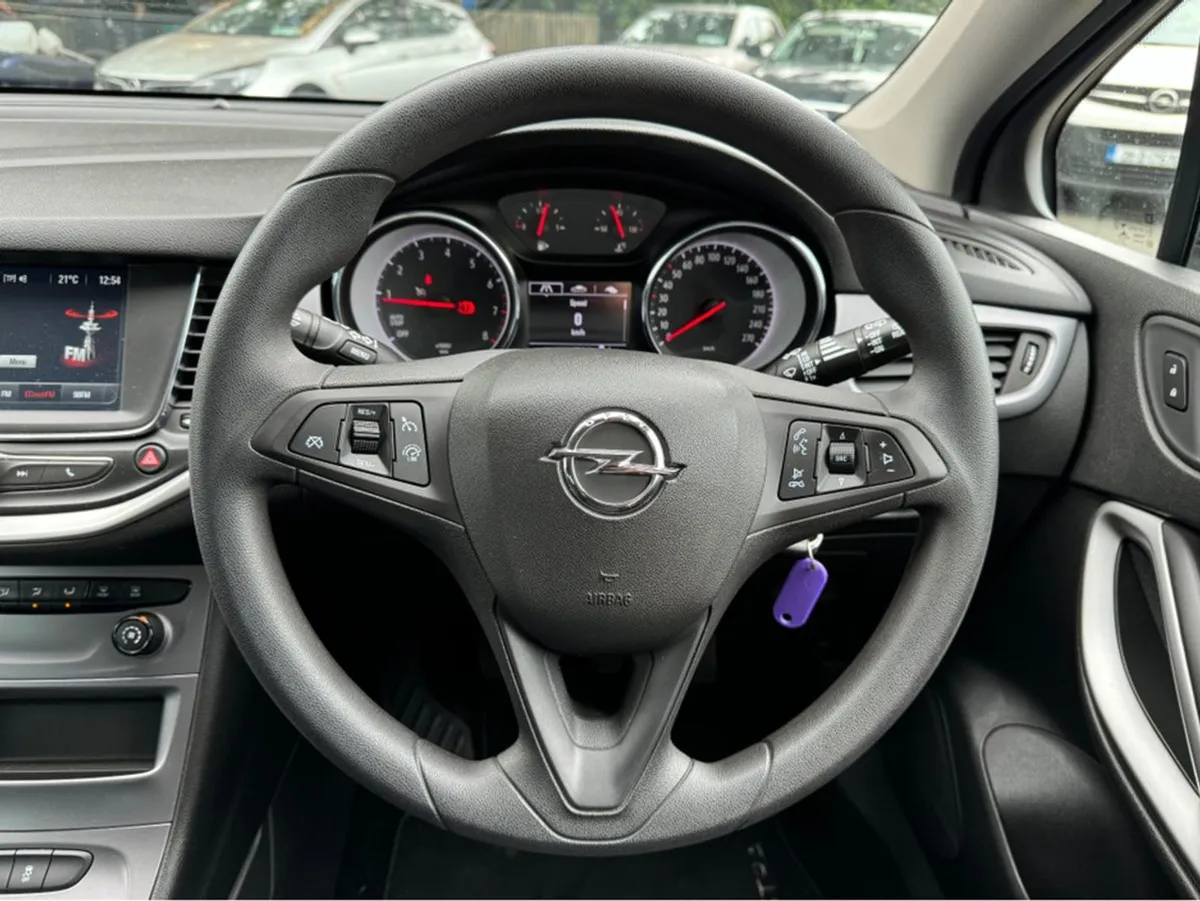 Opel Astra SC 1.0 Turbo 105PS 5DR - Image 4
