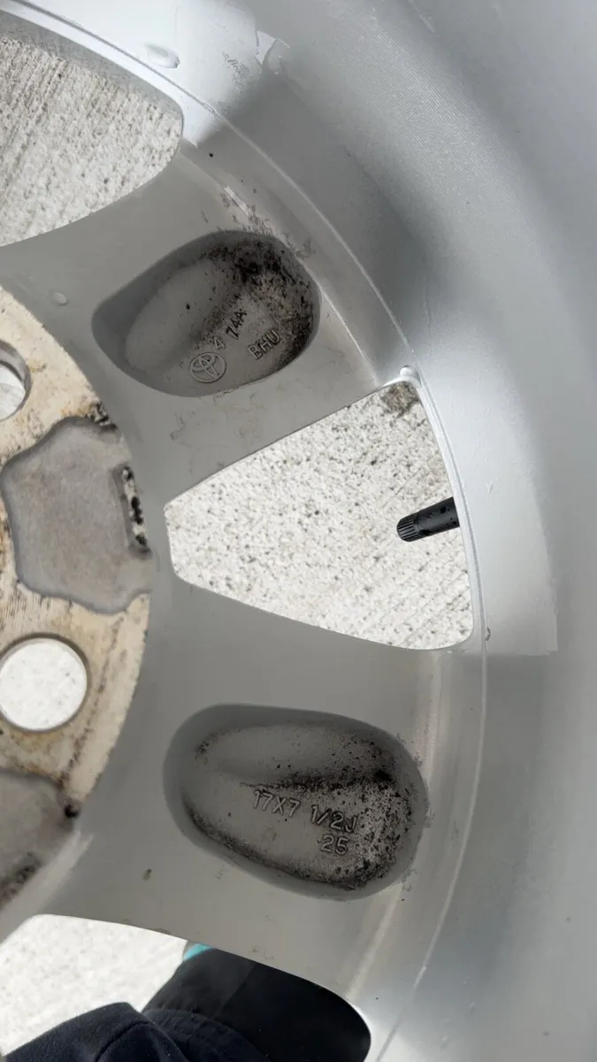 Toyota Land Cruiser Alloys - Image 4
