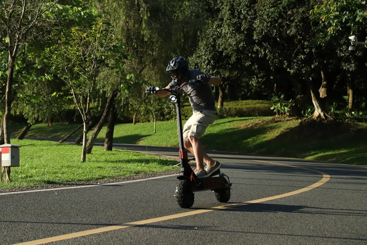 Scooter YUME HAWK 2400w  70Kmph 50m Range - Image 1