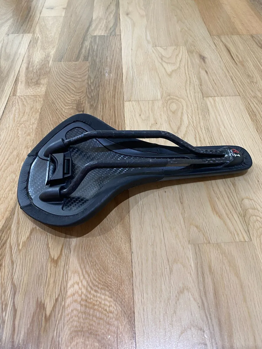 Fizik Antares R1 Carbon Saddle 165g - Image 4