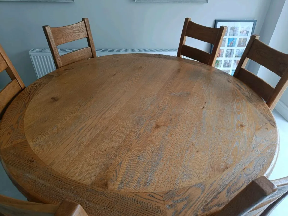 Circular Oak dining table - Image 2