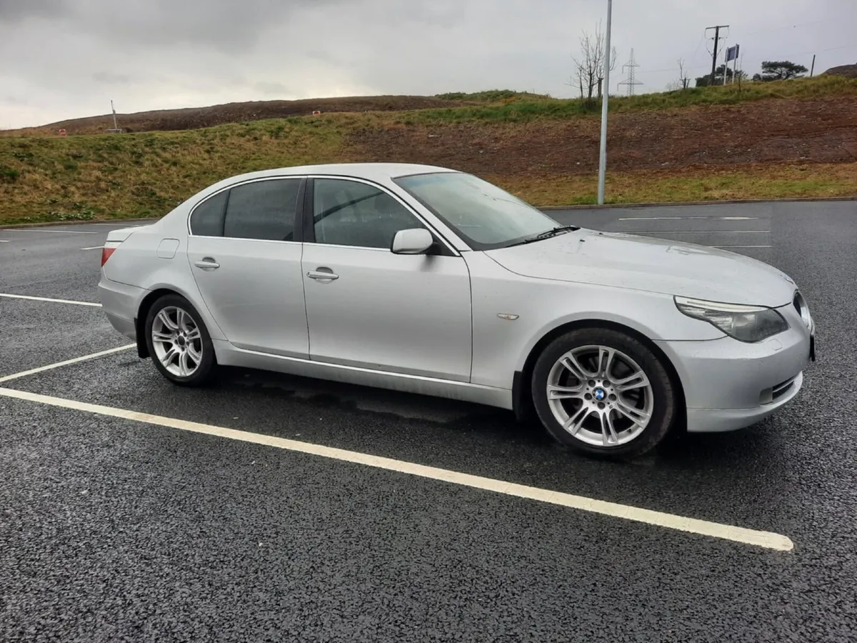 BMW 5-Series 2009 - Image 1