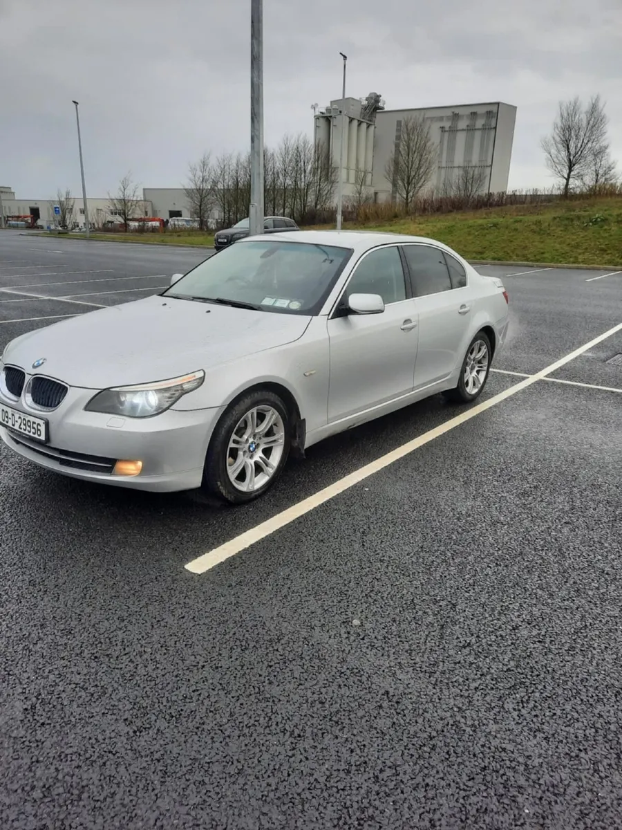 BMW 5-Series 2009 - Image 3