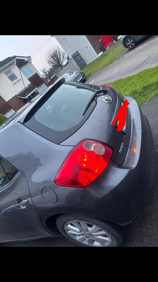 Toyota Auris 2008 - Image 2