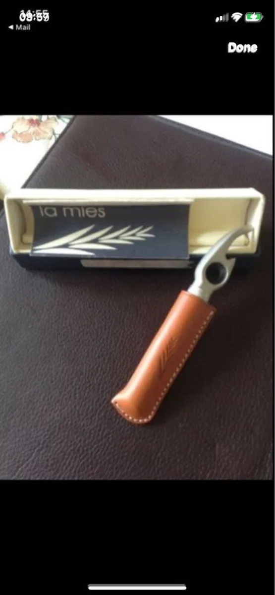 Corkscrew & Bottle Opener in leather Case - Image 1