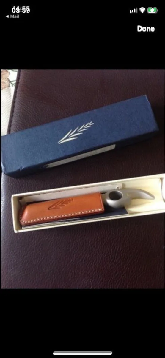 Corkscrew & Bottle Opener in leather Case - Image 4