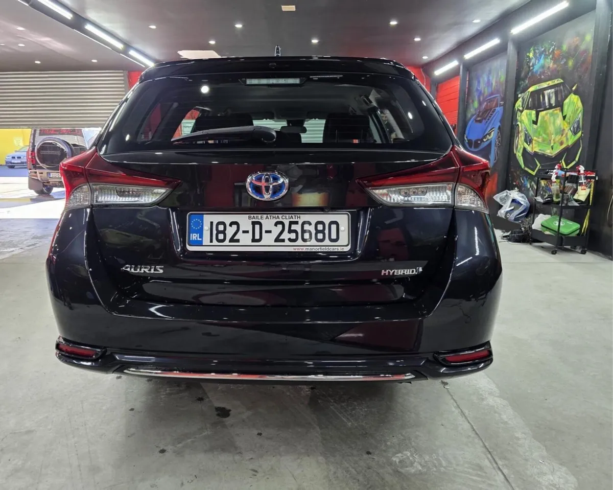 Toyota Auris Estate - Image 2