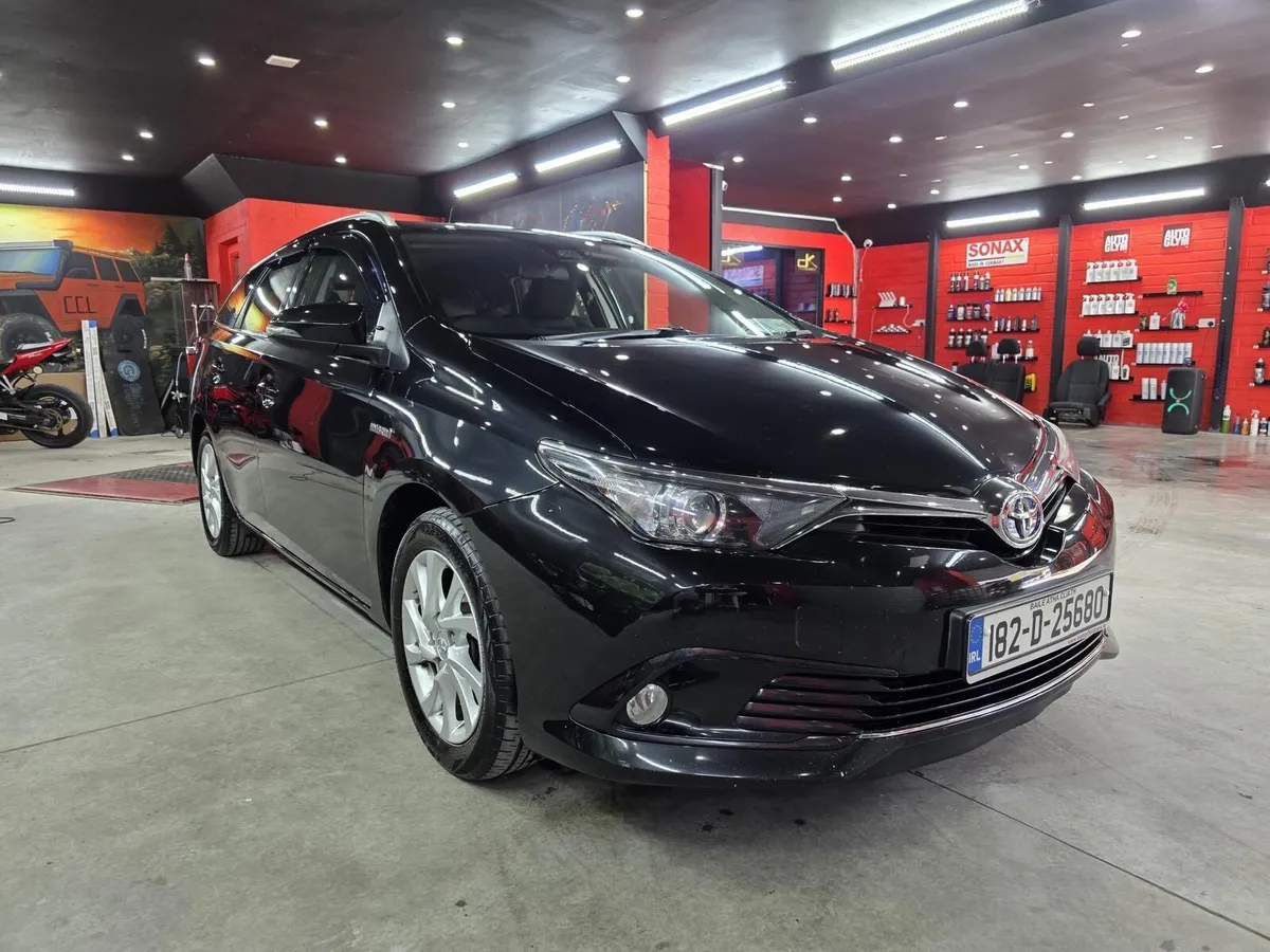 Toyota Auris Estate - Image 1