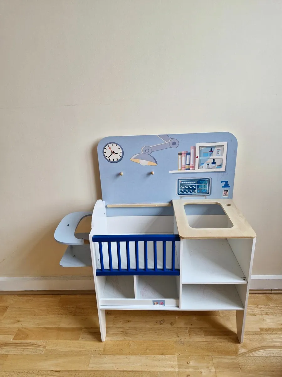 Baby Clinic and Vet Clinic Toy - Image 1