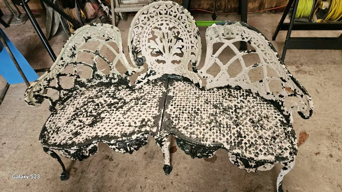 Cast iron table and four chairs - Image 4