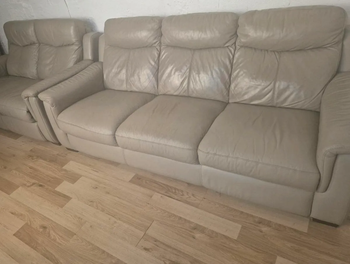 3.2 ,Dublin Delivery - Image 2