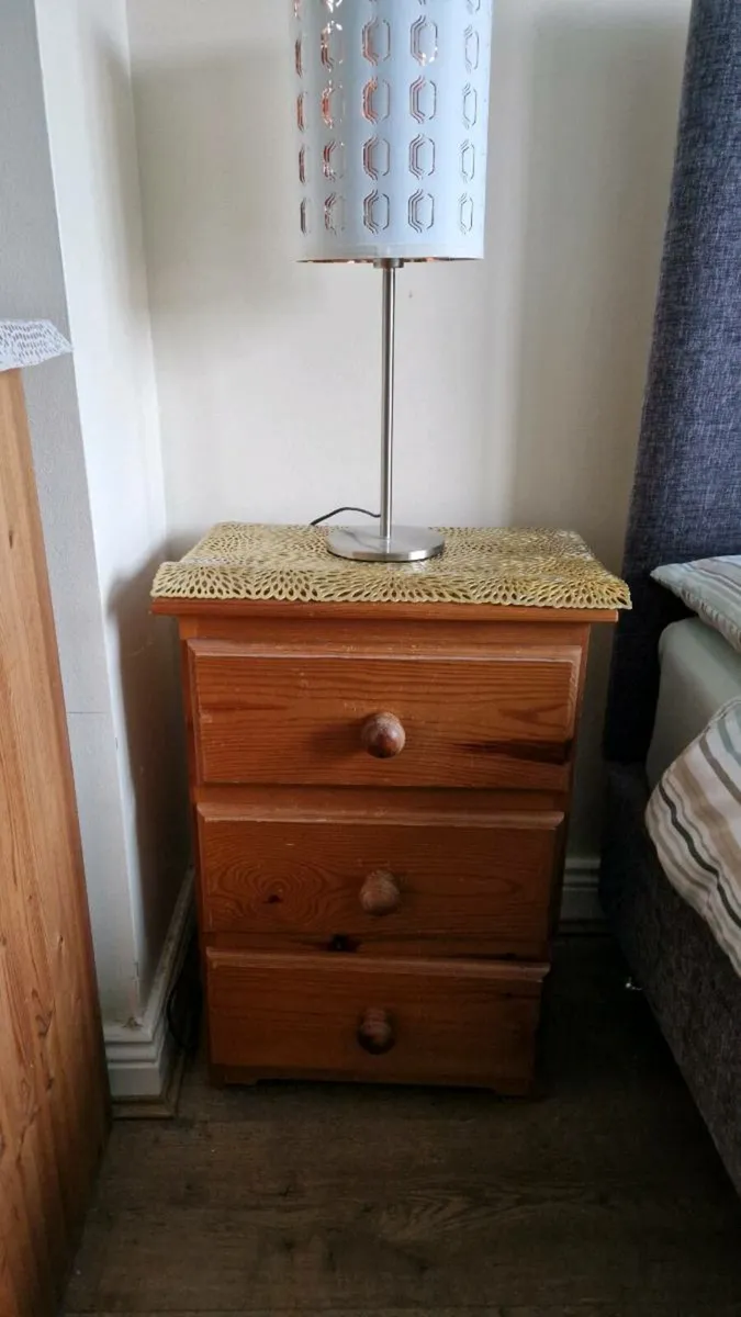 Drawer unit with 2 lockers Free delivery - Image 2