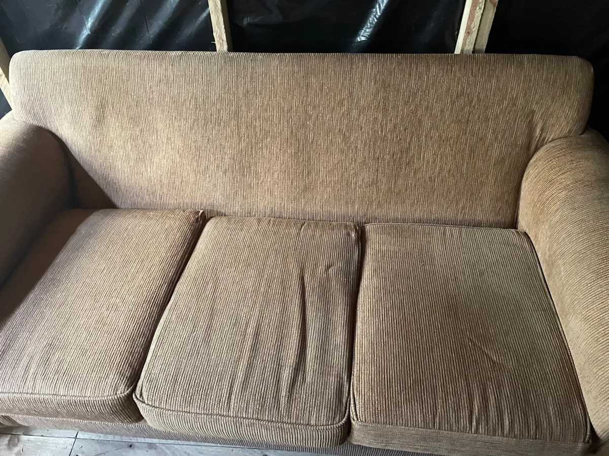 Sofa. WANT IT GONE ASAP. Pick up only - Image 4
