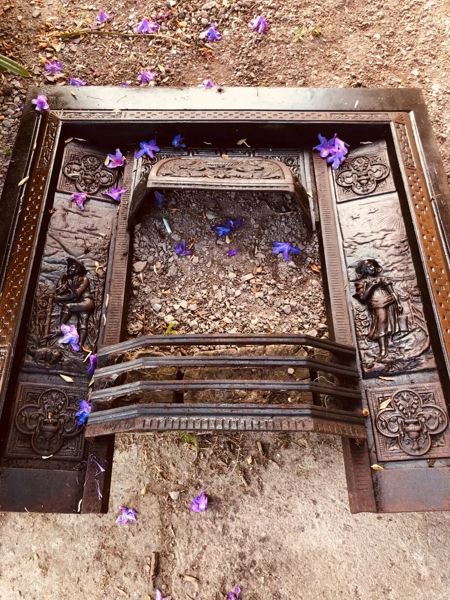 Beautiful Cast iron fireplace surround - Image 2