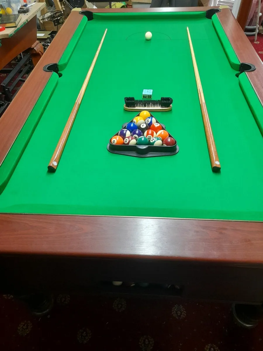 Pool table - Image 1