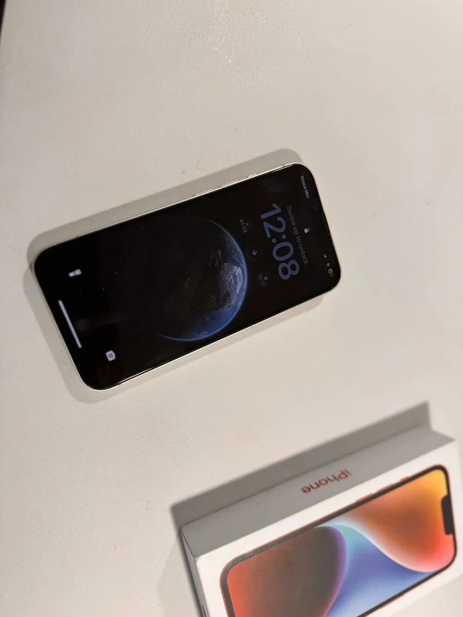 iPhone 14 - Image 2