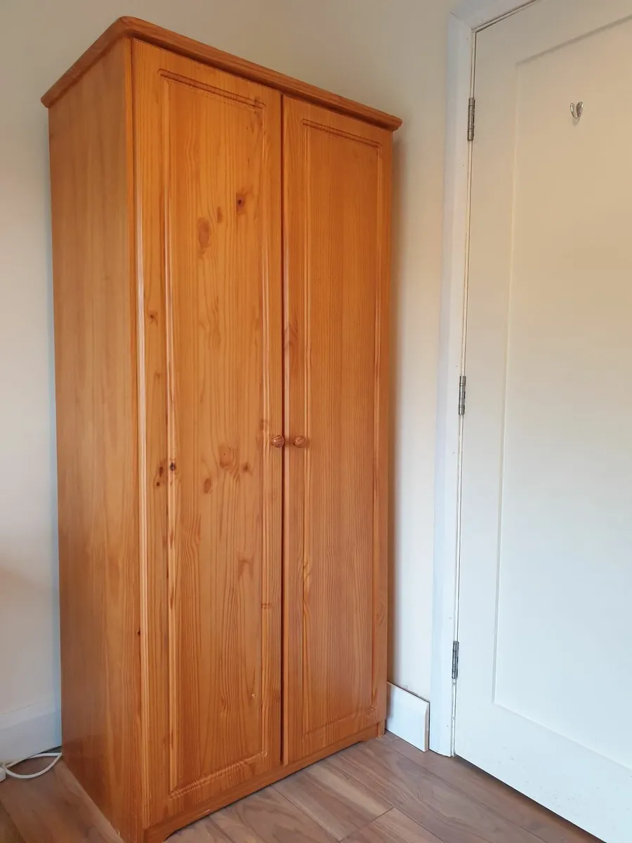 Wardrobe €30 - Image 1
