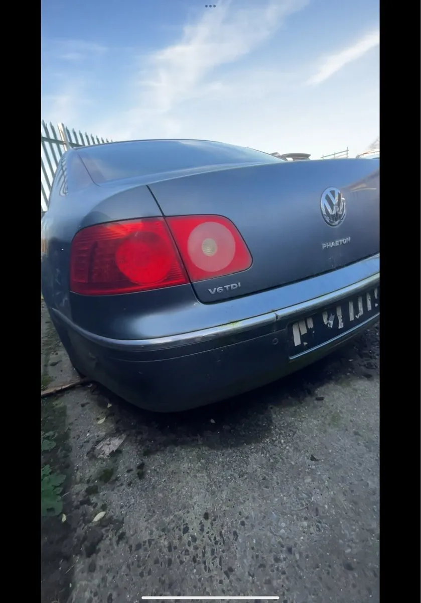 VW Polo VW Phaeton - Image 4