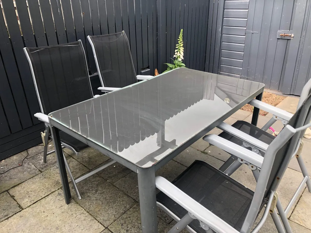 Garden table & chairs - Image 2
