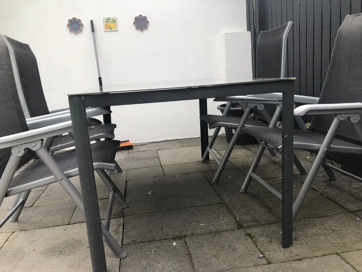 Garden table & chairs - Image 3
