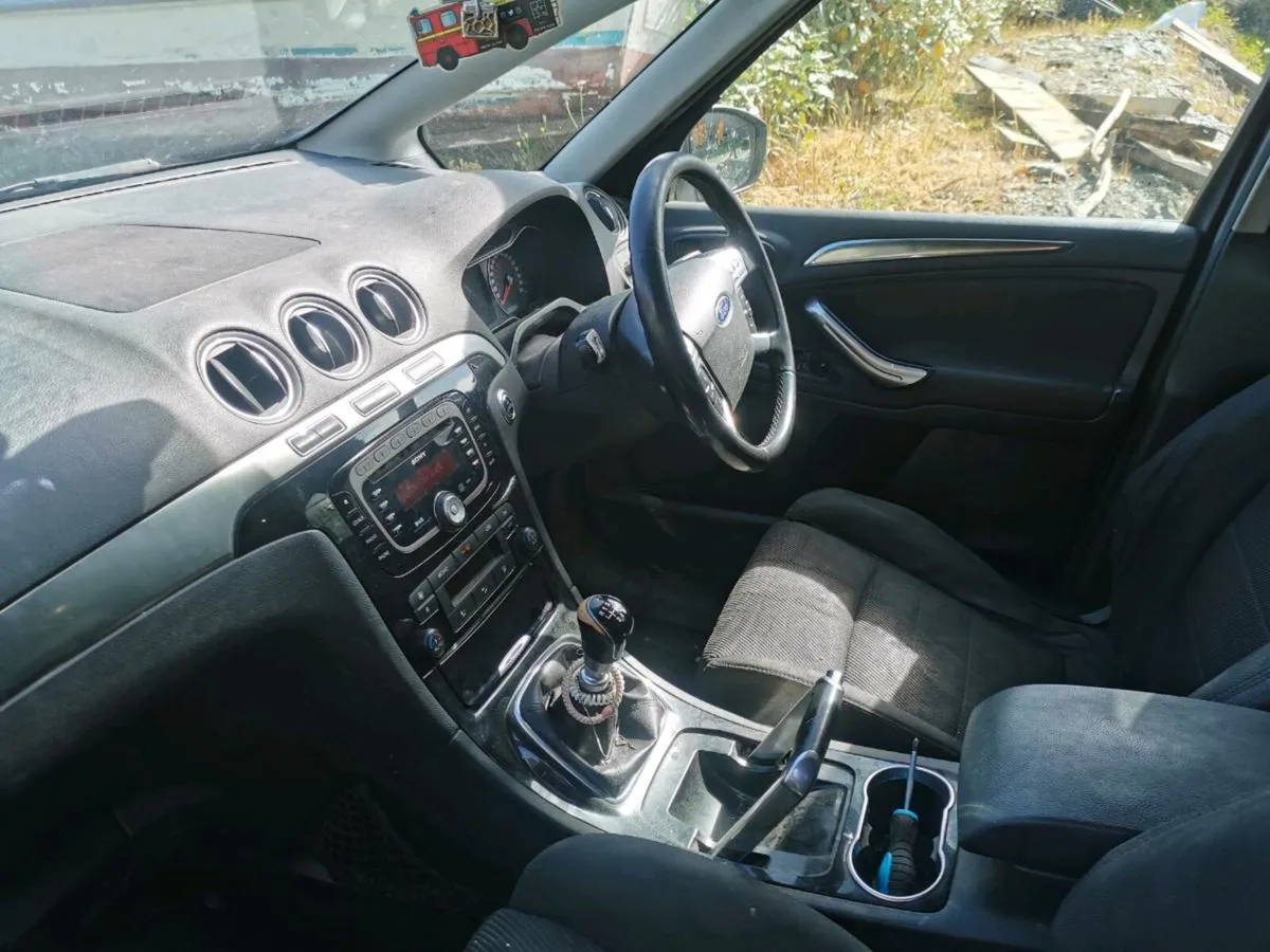 Car - Image 3