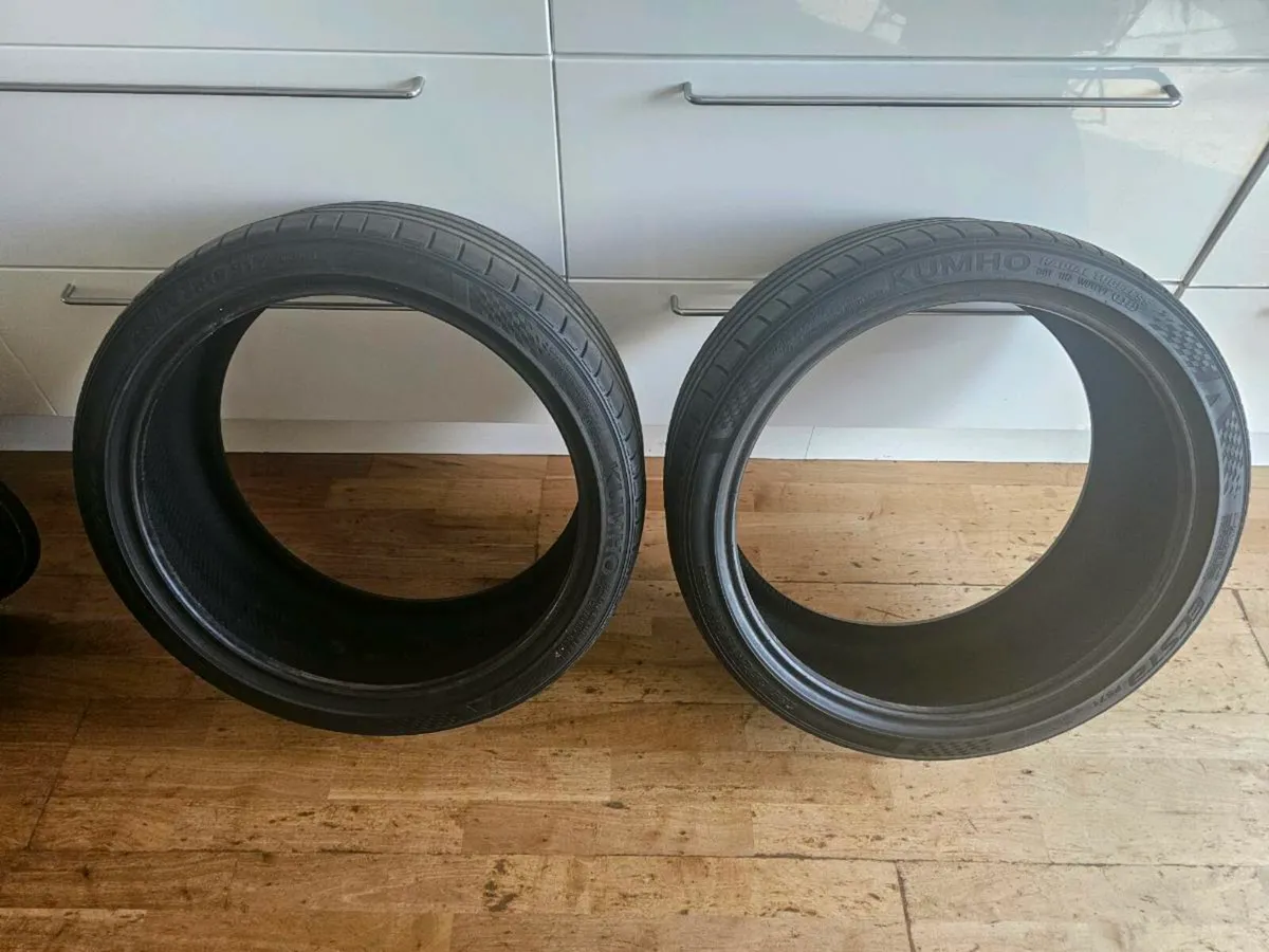 2 x 235 35 r19 kumho tyres - Image 1