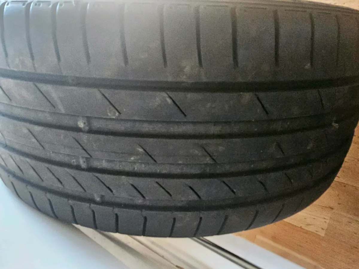 2 x 235 35 r19 kumho tyres - Image 2