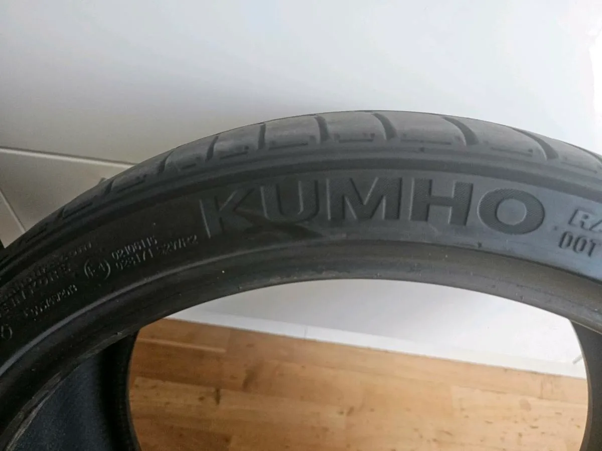 2 x 235 35 r19 kumho tyres - Image 3