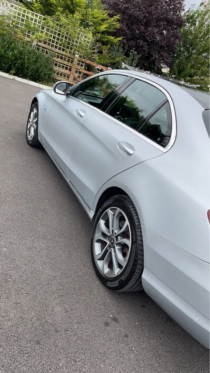 Mercedes c350e premium plus - Image 4