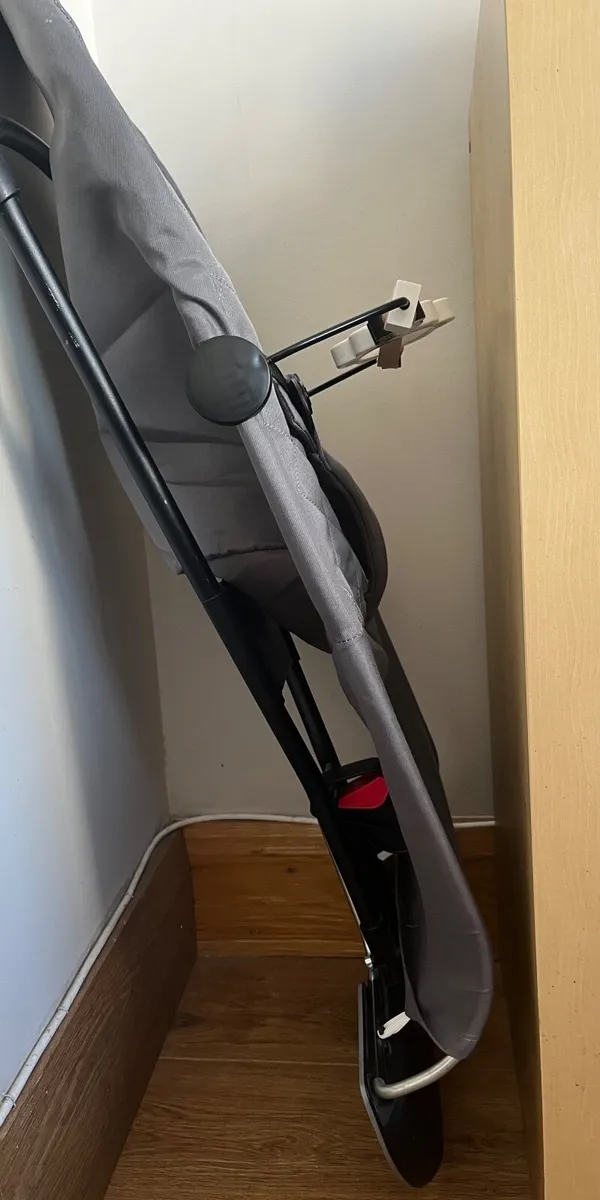 Baby Bjorn Bouncer with attachment and extra cover - Image 3