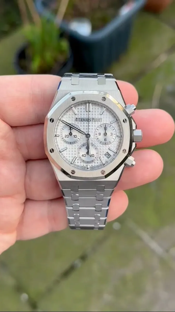 Chronograph watch - Image 1