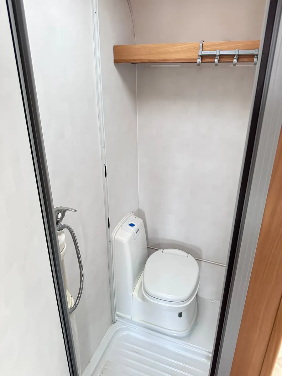 ✨SWIFT OAKMERE GT 4 BERTH FIXED BED✨ - Image 4