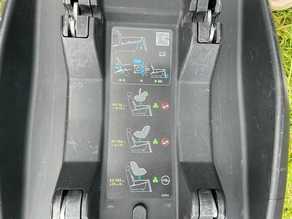Maxi cosy car seat base 0-13kg €20 - Image 3