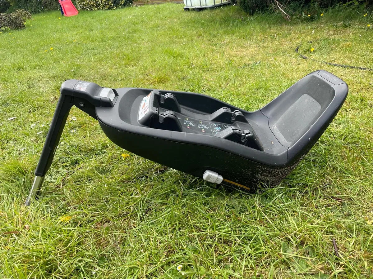 Maxi cosy car seat base 0-13kg €20 - Image 4