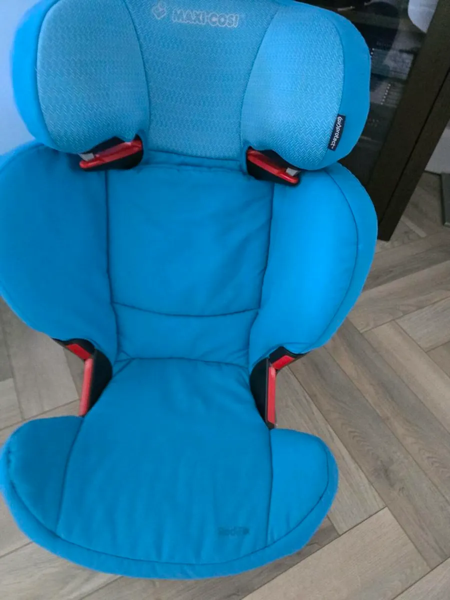 Maxi Cosi RodiFix car seat - Image 1