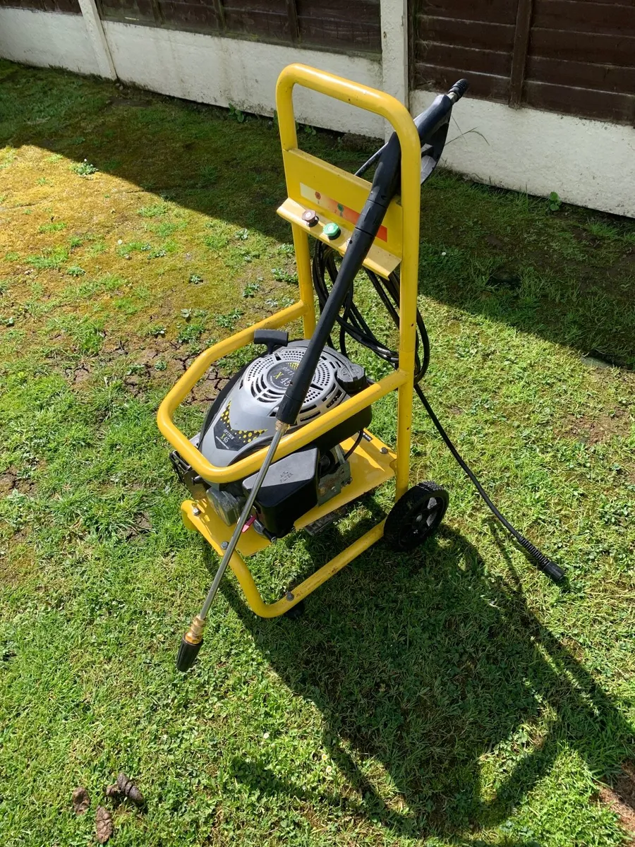 Petrol power washer - Image 2