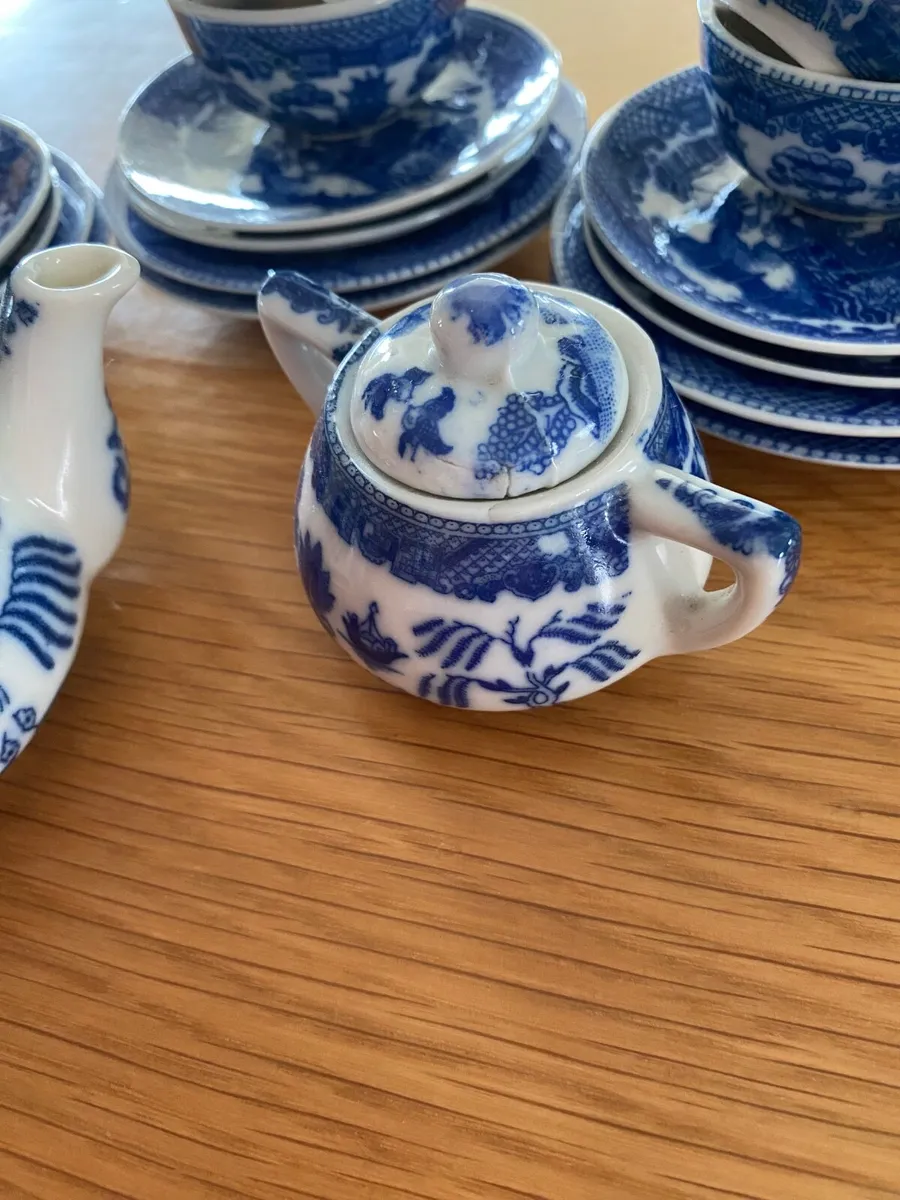 Child’s Vintage Willow Pattern Tea Set …20 pieces - Image 2