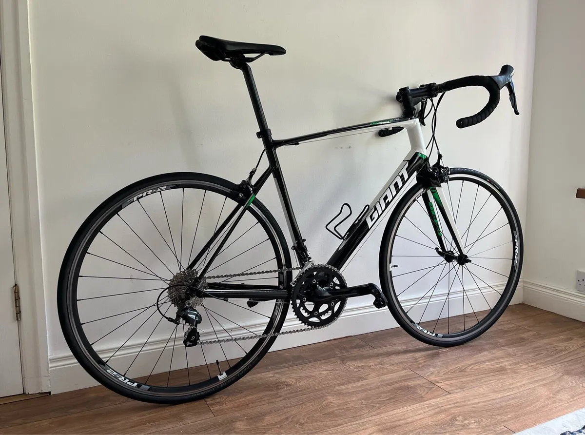 Giant Defy Ultegra 11s (Large) - Image 1