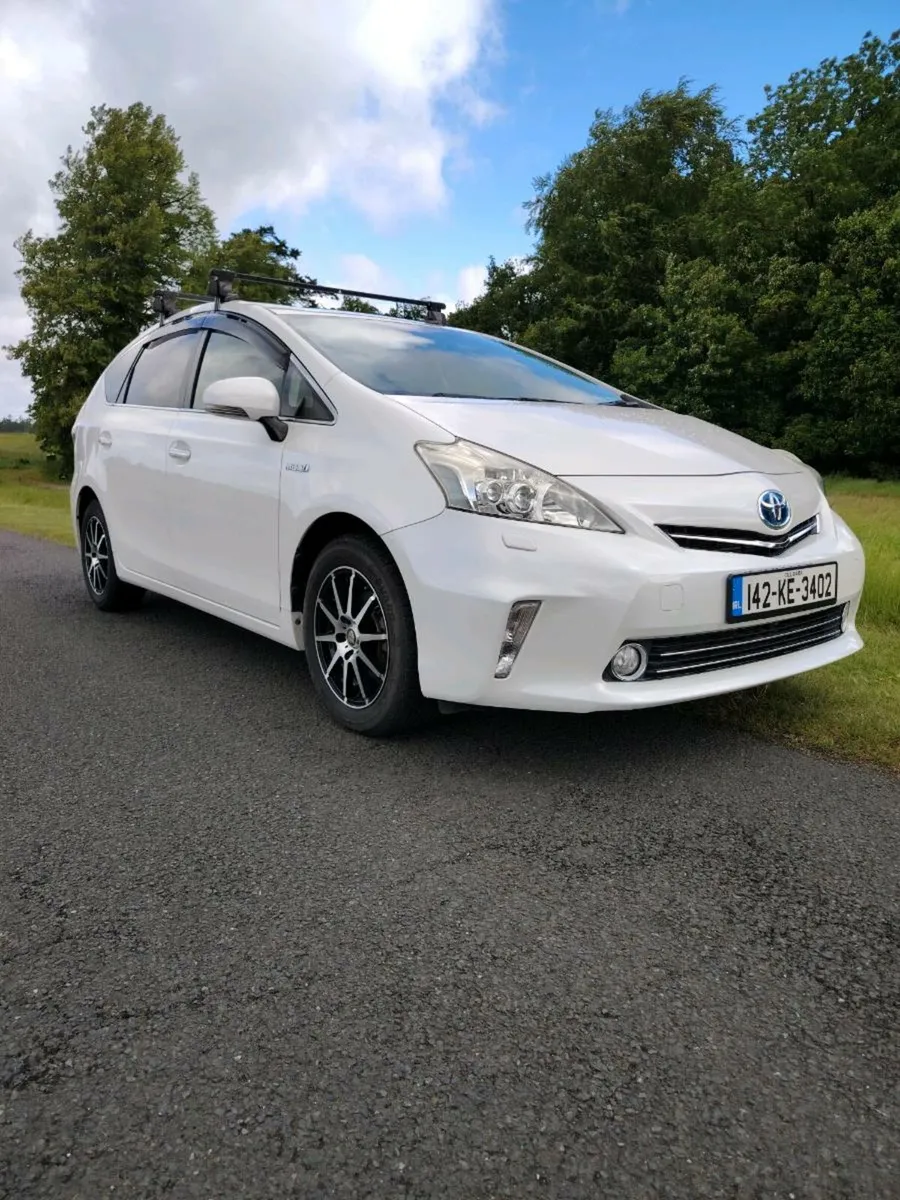 Toyota Prius Alpha - Image 1